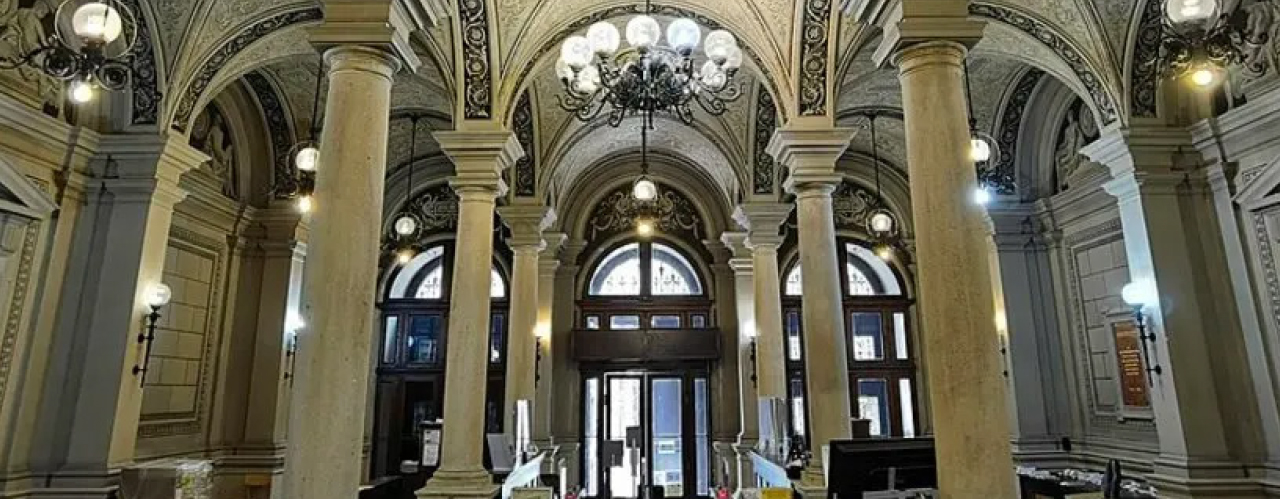 ELTE Üniversitesinde lisans ve yüksek lisans programları için eğitim ücretleri ve genel maliyetler.